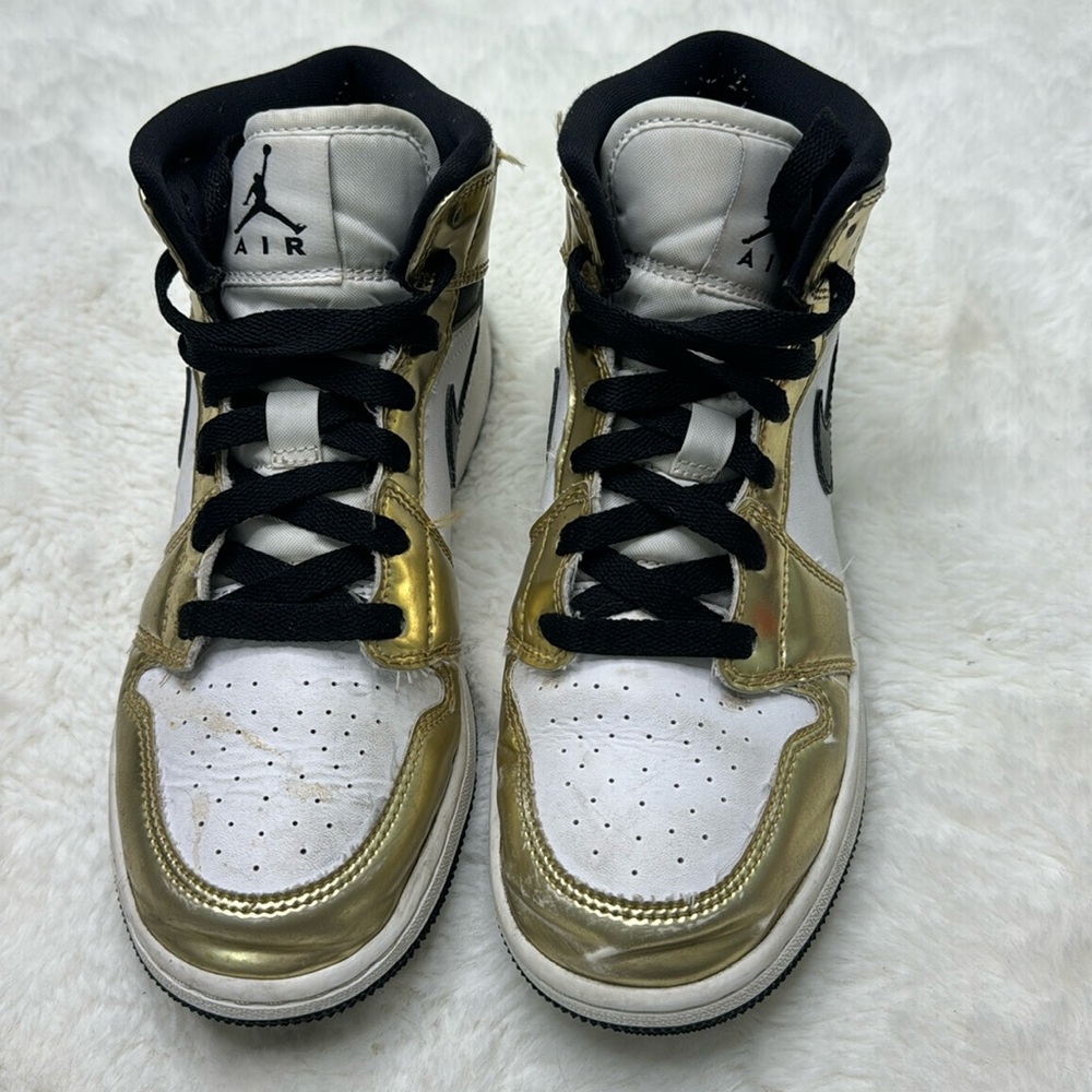Jordan 1 Mid SE Metallic Gold